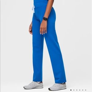 Figs Livingston Scrub bottoms. Hardly worn, great condition